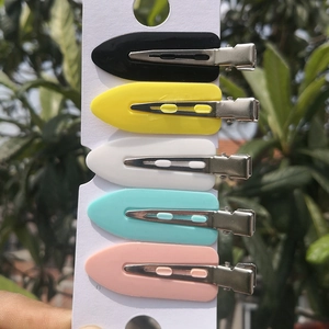 Five-piece leaf shape seamless hair clip set in assorted colors on display card