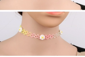Set choker gotico con ciondoli a margherita e dettagli in pizzo elastico tatuaggio
