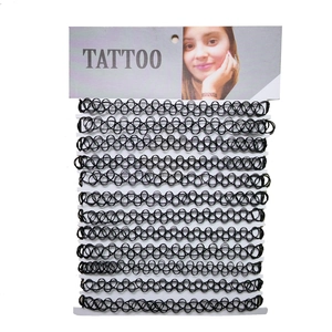 Set di 12 collane girocollo tattoo gothic nere su scheda display per gioielli donna