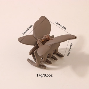 Détail d'une pince à cheveux papillon marron foncé mat avec ses dimensions précises
