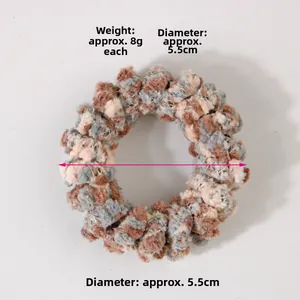 Détail de l'élastique spirale en peluche avec diamètre 5,5cm et poids de 8g