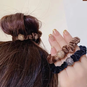 Elastico per capelli in velluto con sfera di diamanti per acconciature eleganti