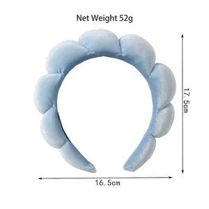 Light blue padded cloud-shaped headband made of soft velvet for skincare, 17.5x16.5cm