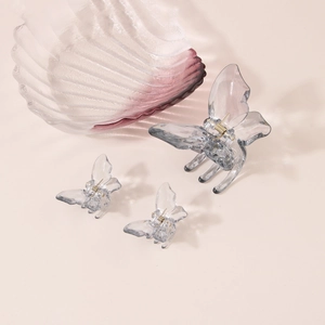 Lot détaillé de trois pinces à cheveux papillon translucides avec ressorts dorés