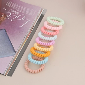 Lot de neuf chouchous spirales mats en couleurs variées pour une coiffure à haute élasticité