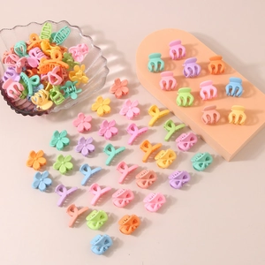 Mini macaron hair clips set with flower and heart shapes in pastel resin finishes