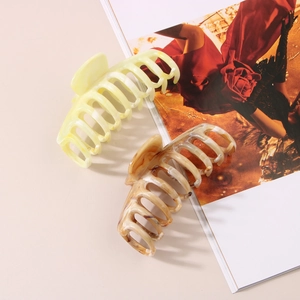 Grandes pinces à cheveux motif marbre ambre et crème pour coiffage de cheveux épais