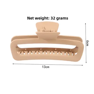 Detailed view of matte beige claw clip with 13cm length and 32g weight specifications