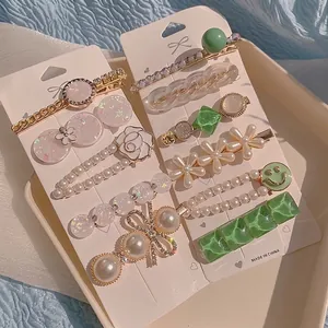 Coffret de barrettes élégantes avec perles et fleurs en résine vert menthe et crème