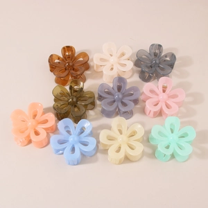 Hollow Flower Hair Claw Plastic Korean Style Sweet Shark Clip Floral Hair Accessory Elegant Hair Styling Tool For Women Girls