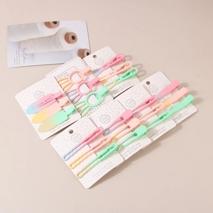 Détail du lot de 3 barrettes dégradées macaron avec formes de feuilles et d'oreilles de chat