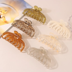 Korean Style Large Transparent Polystyrene Hair Claw Clip For Women Elegant Heart Design Jelly Color Shark Clip Fashion Hair Accessories