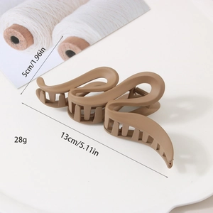 Pince à cheveux mate marron avec design ondulé et grande taille 13cm pour cheveux