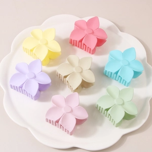 Korean Style Matte Flower Hair Claw Clips For Women Nonslip Plastic Petal Hair Clamp Fashion Pastel Color Hair Accessories