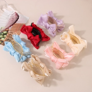 Pinces à cheveux élégantes avec grand nœud en satin disponibles en six couleurs variées