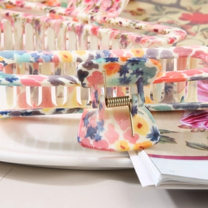 Grande pince à cheveux carrée avec imprimé floral en acétate coloré pour femmes