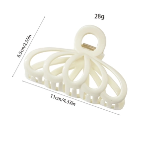 Grande pince à cheveux blanche crème évidée de 11cm de long et 6,5cm de hauteur