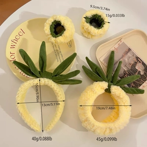 Ensemble détaillé de bandeau et poignets motif ananas en tissu chenille jaune doux