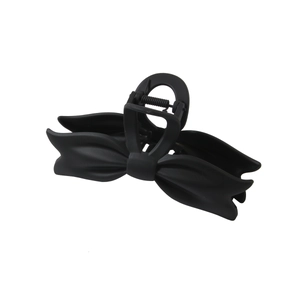 Elegante pinza per capelli grande a fiocco nero opaco con molla in metallo e stile minimale