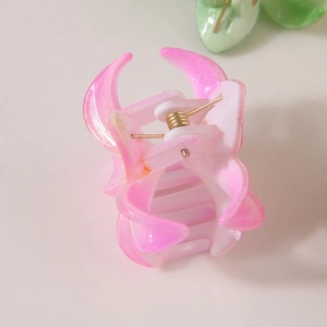 Pink gradient 4cm plumeria claw clip made of translucent resin for women's hair