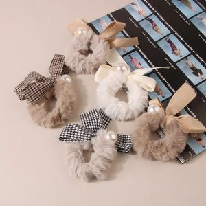 5-pack plush bow scrunchies with pearls and houndstooth pattern for women