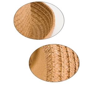 Gros plan du tissage croisé serré sur un chapeau de paille léger pour enfants