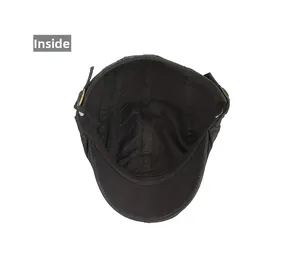 Détail de la doublure en coton matelassé et de la boucle en métal réglable de la casquette