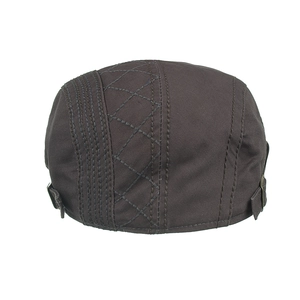 Béret marron foncé pour homme avec motif de losanges et boucle métallique de réglage latérale