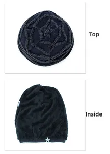 Détail du bonnet en maille noire avec texture toile d'araignée et doublure polaire