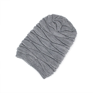 Men's winter ruched knit beanie with warm fleece lining in textured grey melange yarn