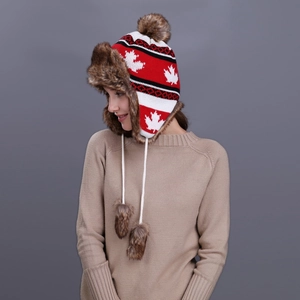Winter-Strickmütze mit Ahornblatt-Muster und flauschigem Kunstpelz-Besatz