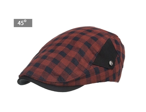 Détail de la vue latérale montrant le motif à carreaux rouge et noir et le bouton de la casquette