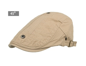 Détail de la casquette plate kaki avec rivets métalliques et sangle de réglage arrière