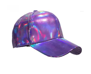 Vue détaillée à 45 degrés d'une casquette laser irisée avec reflet métallique pour sport