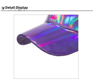 Détail d'une casquette en cuir PU violet holographique avec coutures doubles de précision