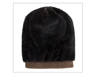 Détail du bonnet d'hiver avec doublure en polaire noire épaisse pour une chaleur optimale