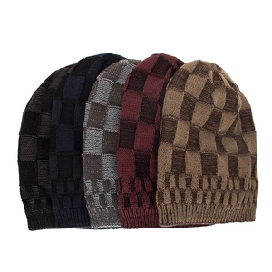Bonnets en tricot à carreaux doublés polaire pour l'hiver en cinq coloris variés