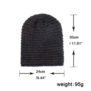 Gestreifte Strickmütze für Winter in Dunkelgrau mit warmem Futter, Größe 30x24cm, 95g