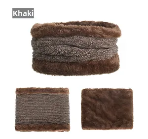 Vue détaillée du tricot kaki avec doublure en peluche douce pour ce cache-cou thermique