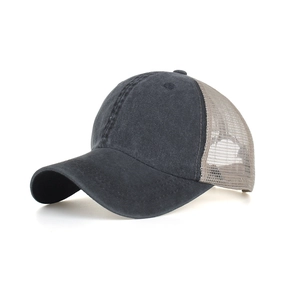 Λεπτομερής όψη vintage καπέλου trucker με δίχτυ που αναπνέει και τζιν ύφασμα