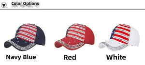 Detailansicht der Baseballkappen mit Strasssteinen und US-Flaggen-Design in Marine, Rot und Weiß