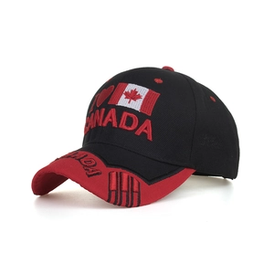 Broderie détaillée du texte I Love Canada et du drapeau sur une casquette de baseball