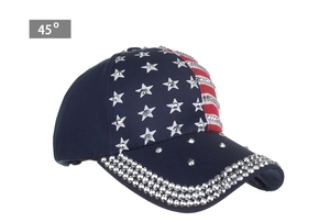 Detaillierte 45-Grad-Seitenansicht einer US-Flaggen-Kappe mit Sternen und Silber-Strass