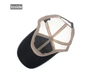 Vista interna del cappellino da baseball bicolore in mesh con dettagli su fodera e cuciture