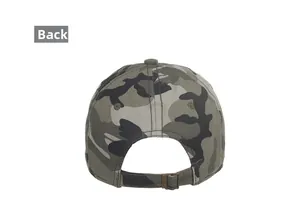 Vista posteriore dettagliata del cappellino mimetico con fibbia regolabile in bronzo antico