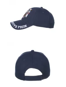 Dettaglio cappello blu navy in cotone con ricamo di aquila e scritte Native Pride