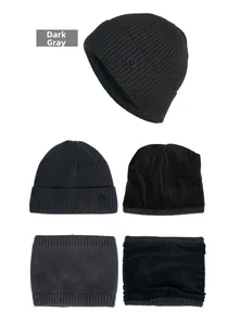 Dettaglio del set cappello e scaldacollo grigio scuro in maglia con fodera in pile
