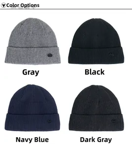 Vue détaillée de bonnets en maille côtelée en gris, noir, bleu marine et gris foncé