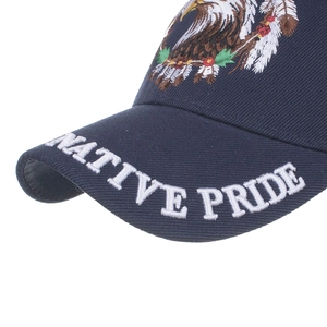 Berretto da baseball in cotone blu scuro con ricamo di aquila e scritta Native Pride