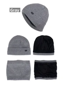 Detailansicht des grauen Strickmützen- und Schal-Sets mit weichem Fleece-Innenfutter